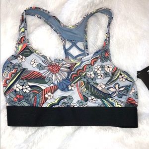Victoria Secret Sports Bra NWT